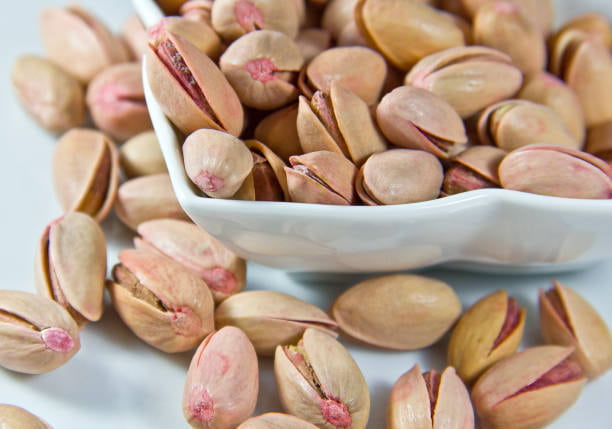 پسته اکبری فله با بسته‌ بندی بهداشتی و مغز مرغوب